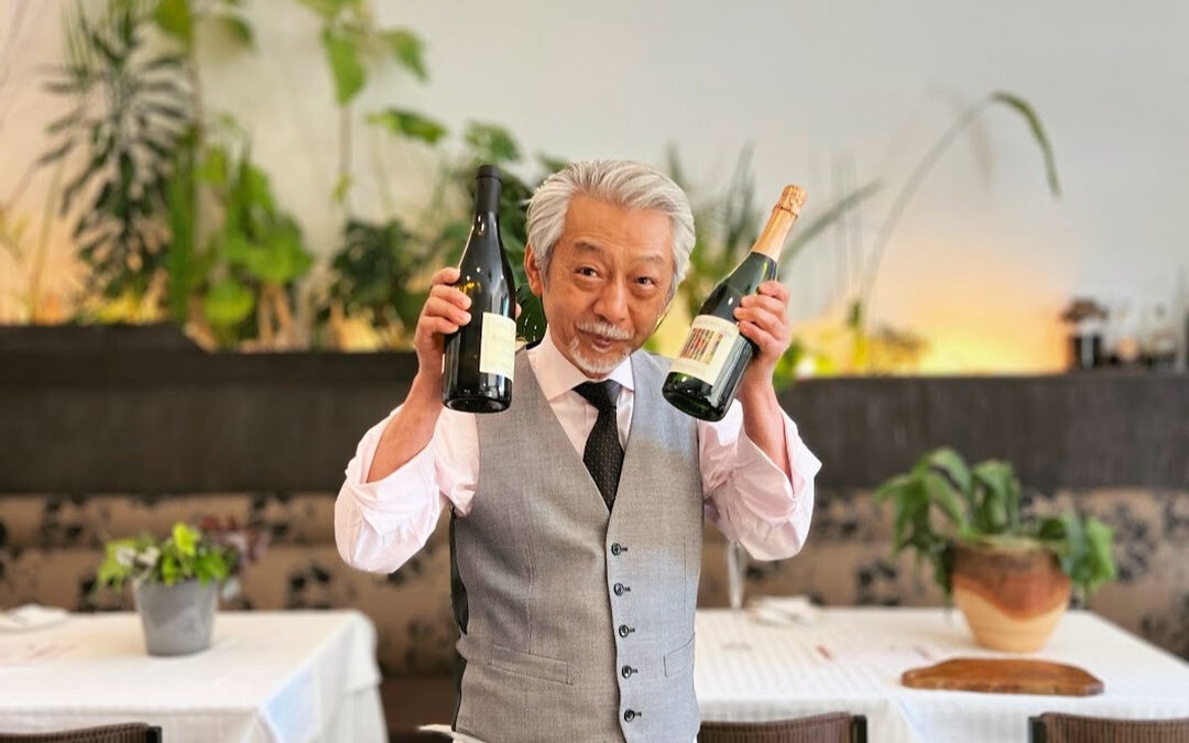 「お正月ワンオペワインバー」シェフがコックコートを脱ぎネクタ